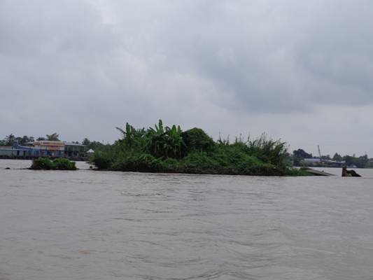 Thủ[-]tướng[-]yêu[-]cầu[-]kiểm[-]tra[-]dự[-]án[-]lấp[-]sông[-]Tiền[-]xây[-]công[-]viên[-]trái[-]cây